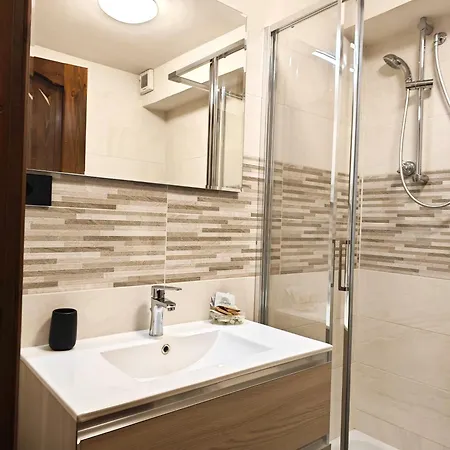Hostdomus - Center Flat ססטריארה